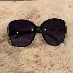 Elegant Black Sunglasses
